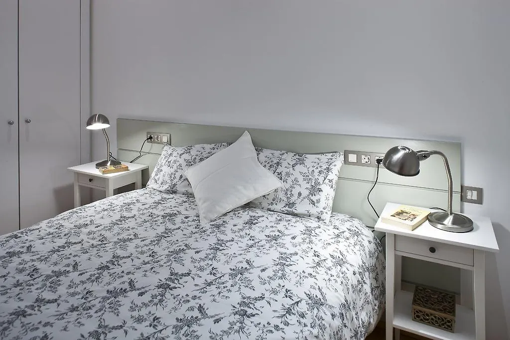 Flateli Lluria Apartment