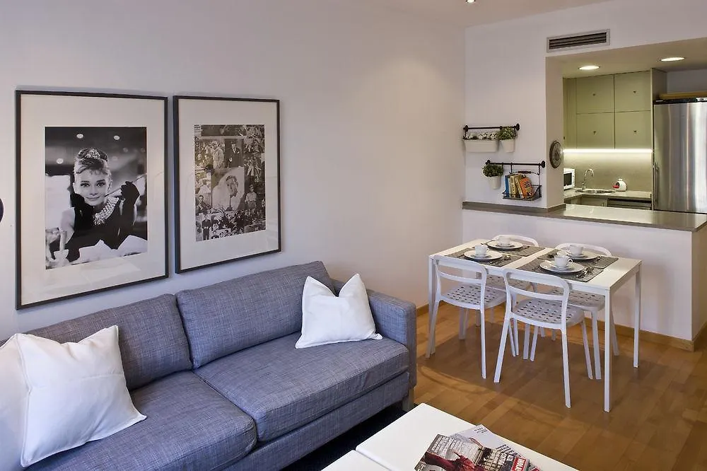 Flateli Lluria Apartment
